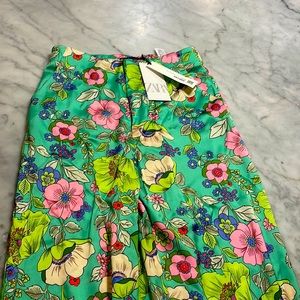 Zara silky floral print wide leg pants, size Medium